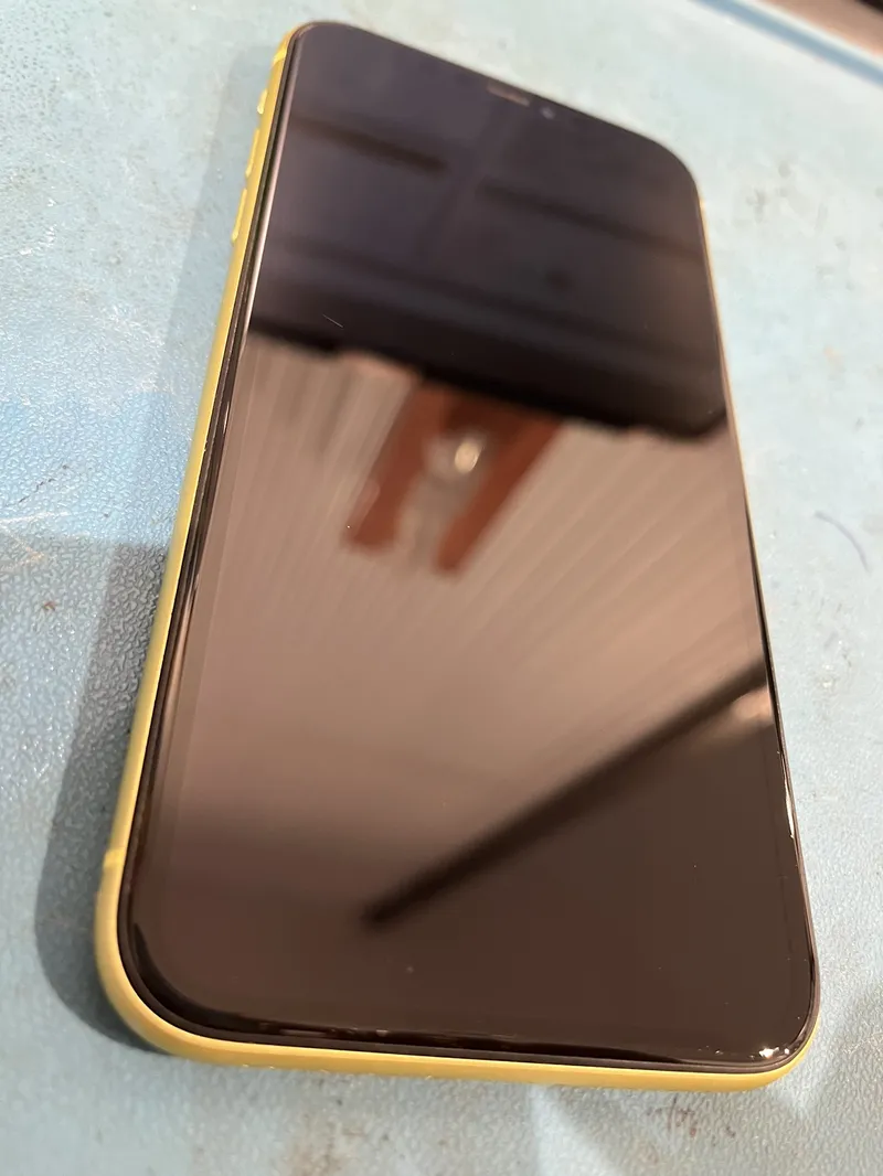 iPhone11 イエロー 128GB docomo○【なんばウォーク店】
