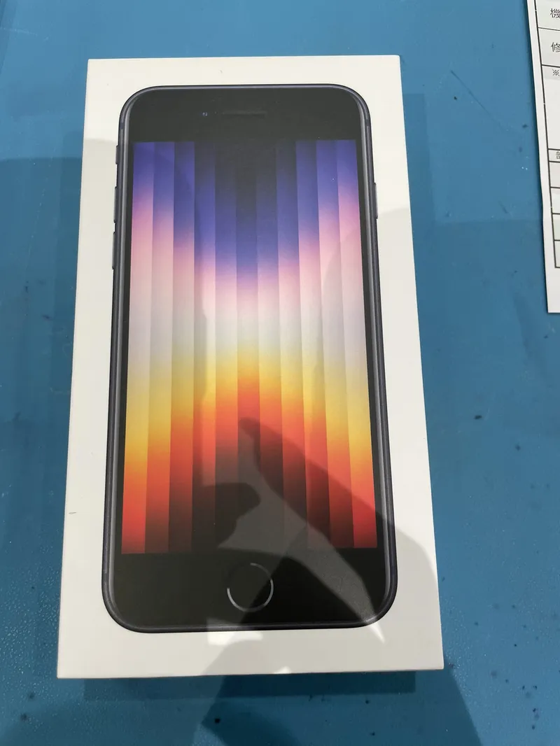 iPhoneSE(第三世代) 64GB docomo〇 新品未開封品(イオンモール福岡店)