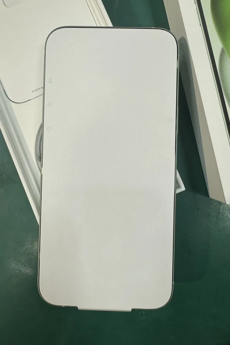 iPhone15Plus Green 256GB 初期フィルム