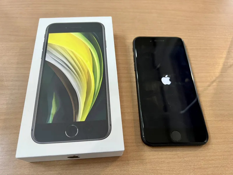 iPhoneSE2 64GB ブラック 中古品 (本厚木）