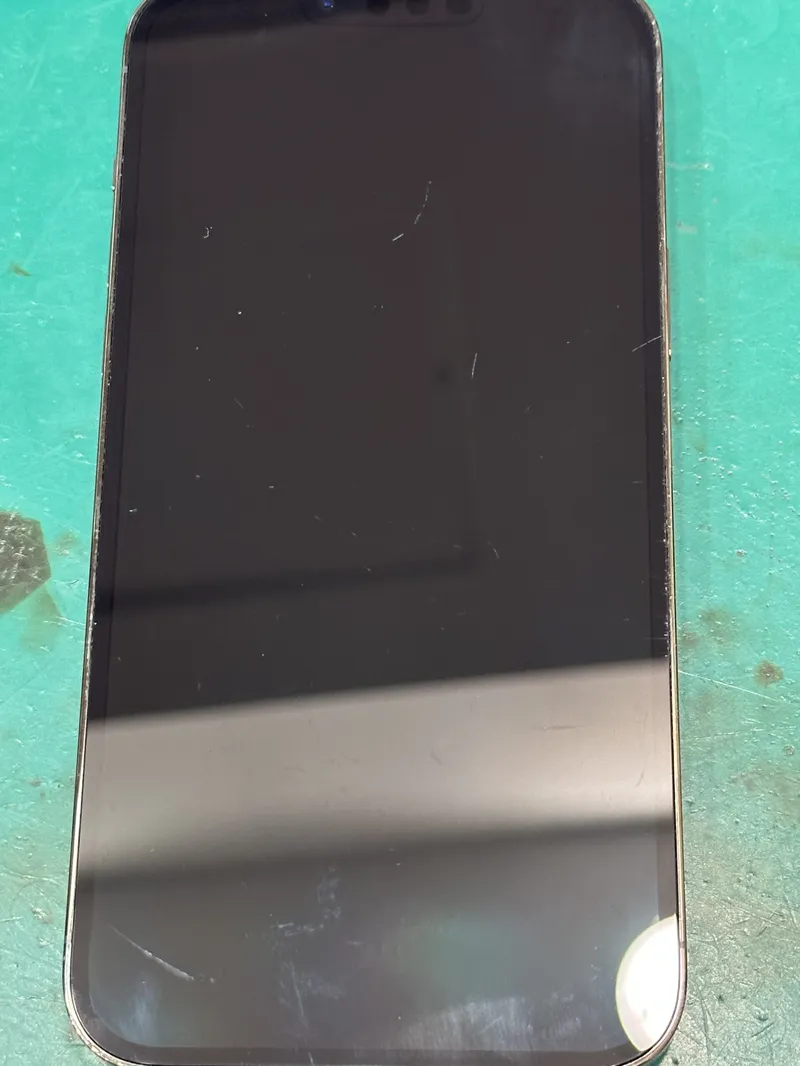 iPhone13ProMax 256GB au○ 画面傷多し【イオンモール福岡店】