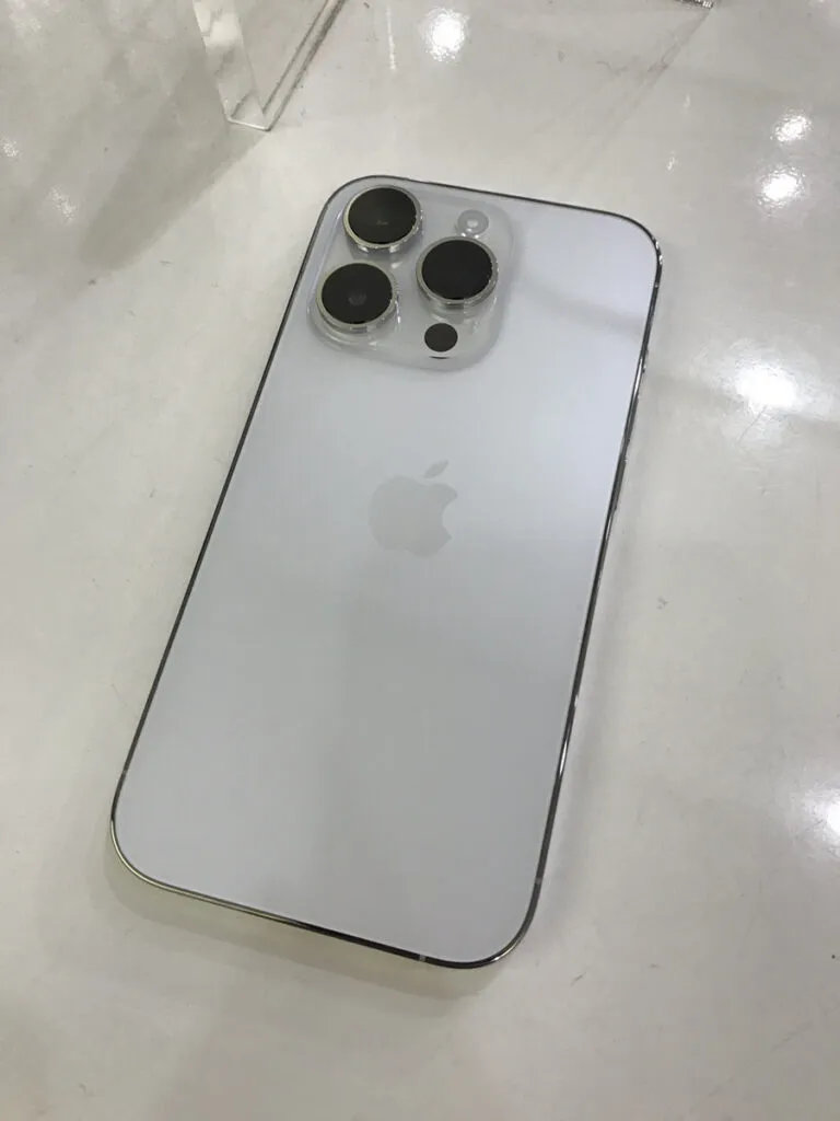 iphone iphone14Pro 買取　新品　未開封　査定　買取　査定　川崎　スマホ　128GB　ブルー　シルバー　残債　分割　綺麗　減額　満足　iPhone修理工房　川崎日航店　日航ホテル　買取　買取クイック　docomo Softbank　KDDI　au　中古品　黒点　傷　カメラモード　写真　レンズ　サービス　バッテリー　劣化　美品