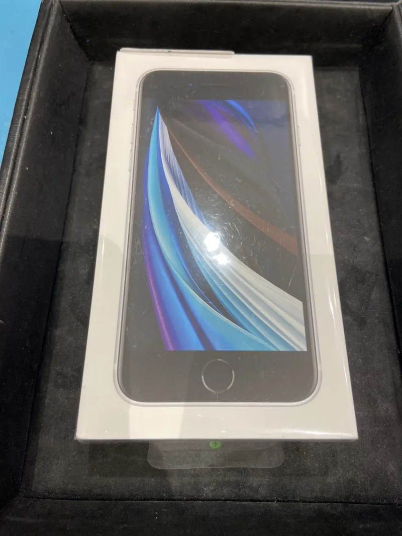 iPhoneSE2 64GB WH AppleSIMフリー新品未開封品【イオンモール福岡店】