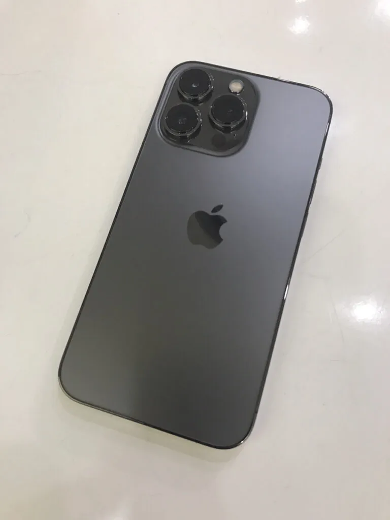 iphone iphone13Pro 買取　新品　未開封　査定　買取　査定　川崎　スマホ　128GB　ブルー　グラファイト　パープル　シルバー　残債　分割　綺麗　減額　満足　iPhone修理工房　川崎日航店　日航ホテル　買取　買取クイック　docomo Softbank　KDDI　au　中古品　黒点　傷　カメラモード　写真　レンズ　サービス　バッテリー　劣化　美品　ケース跡