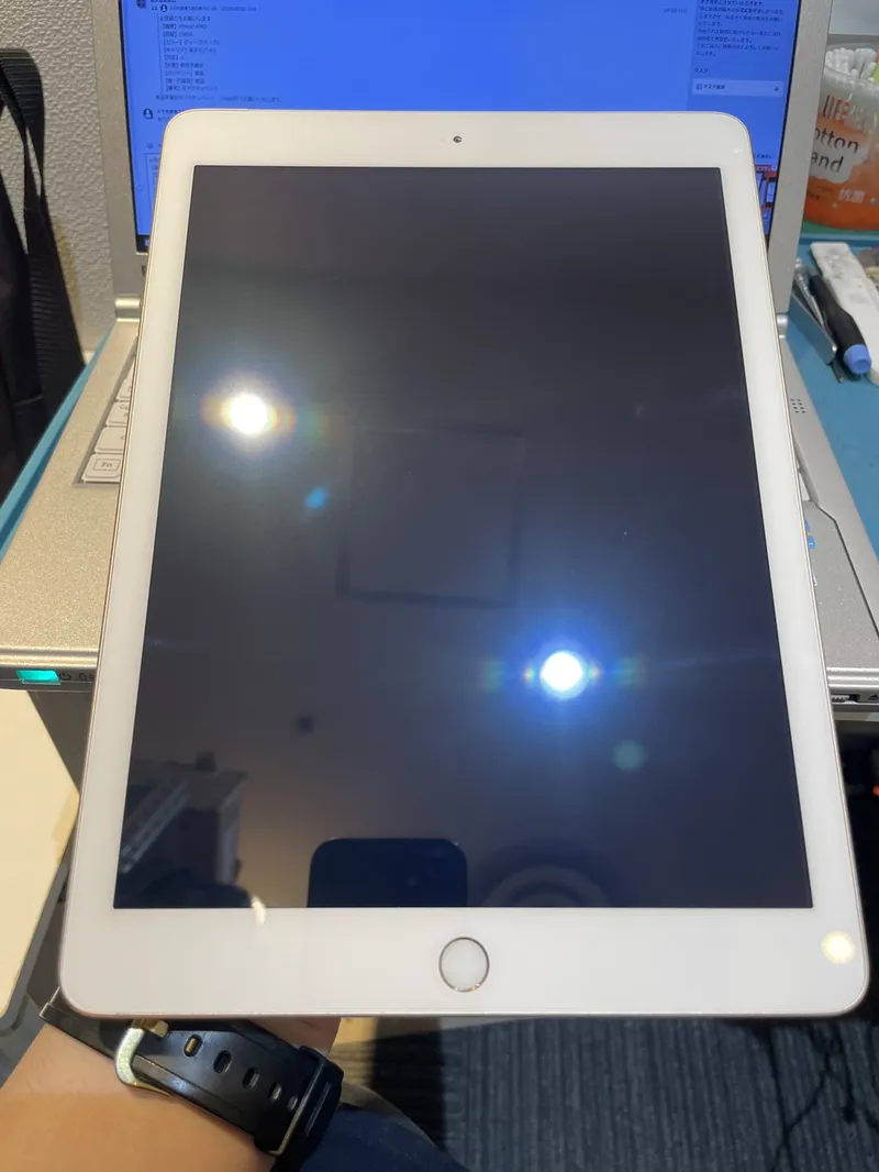 iPad5 32GB ゴールド docomo○【広島パルコ店】