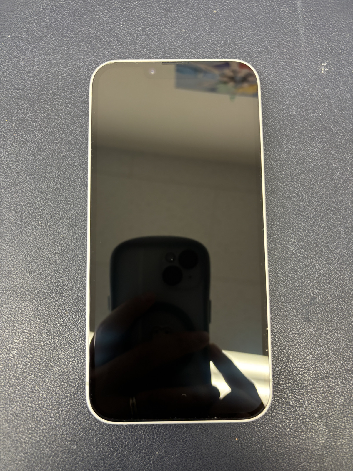iPhone16e 128GB ホワイト au ◯ 新品未使用品 本体のみ 【新宿南口店】