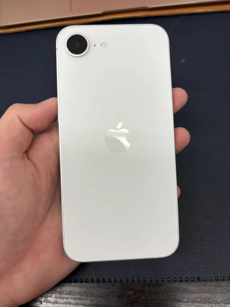 iPhone16e 128GB ホワイト au ◯ 新品未使用品 本体のみ 【新宿