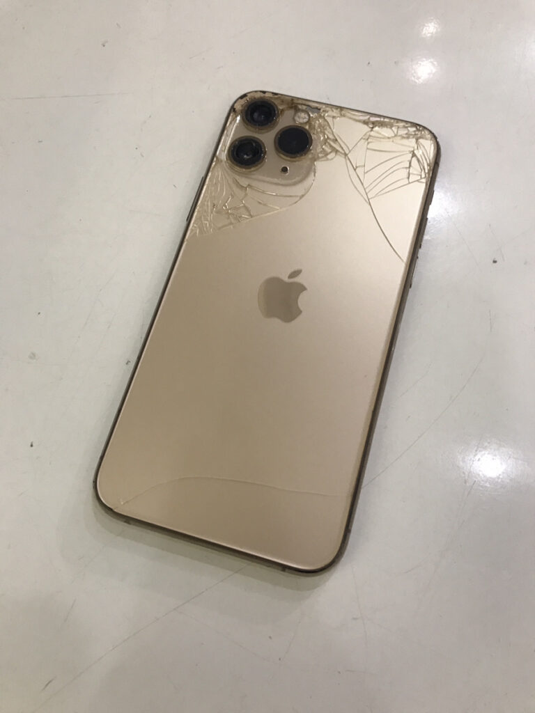 iphone iphone11pro 買取　新品　未開封　査定　買取　査定　川崎　スマホ　256GB　ブルー　グラファイト　パープル　シルバー　ホワイト　グリーン　　ゴールド　残債　分割　綺麗　減額　満足　iPhone修理工房　川崎日航店　日航ホテル　買取　買取クイック　docomo Softbank　KDDI　au　中古品　黒点　傷　カメラモード　写真　レンズ　サービス　バッテリー　劣化　美品　ケース跡　ジャンク品　背面割れ　液晶割れ　液晶不良　カメラレンズ割れ　黒点多数　もや