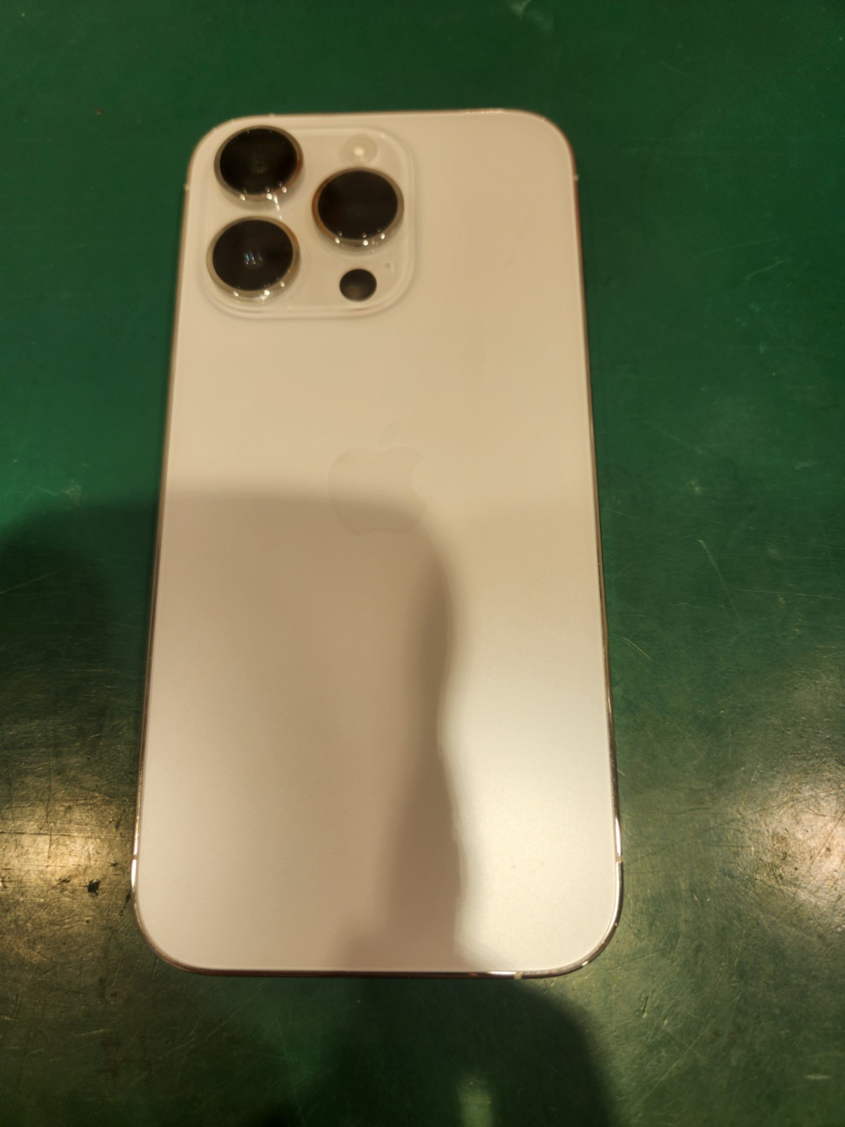 iPhone14Pro 128GB ホワイト KDDI系△ 中古【横浜ビブレ店】