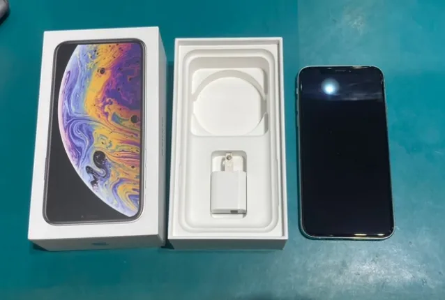 iPhoneXS 64GB SV docomo〇 中古【イオンモール福岡店】