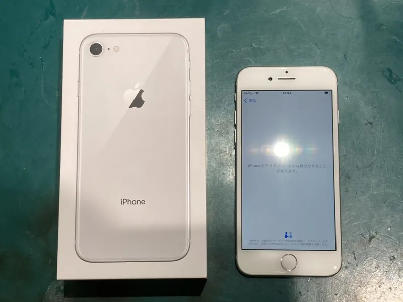 iPhone8 シルバー 64GB docomo△【イオンモール福岡店】