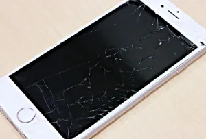 iPhone画面割れ