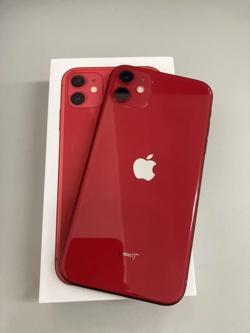 iPhone11 64GB ドコモ ○ 中古(液晶パネルに薄い傷あり)