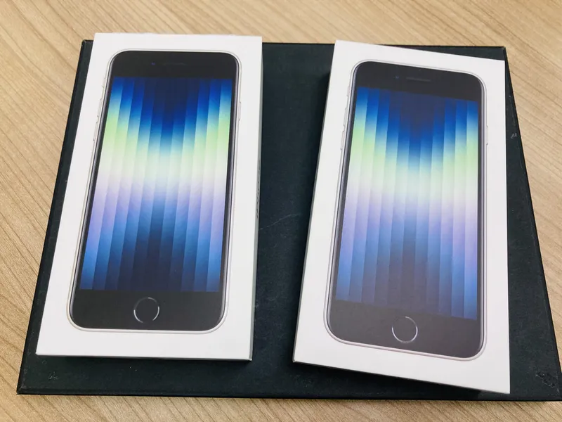 iPhoneSE第3世代 64GB au ○ 新品未使用品×2台