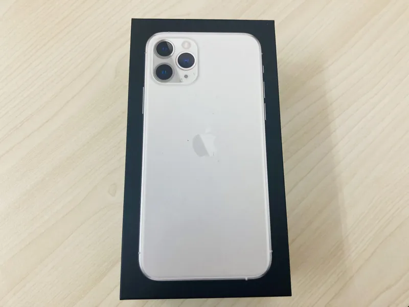 iPhone11Pro 256GB SIMロック解除済み 液晶薄傷あり 中古品