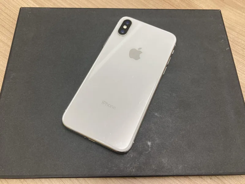 iPhoneX 64GB ドコモ SIMロック解除済み 中古品