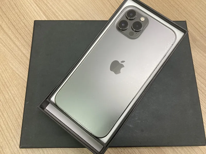 iPhone12ProMAX 256GB au △ SIMロック解除済み 中古品