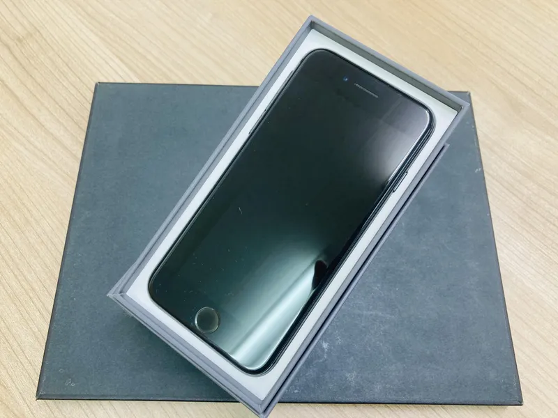 iPhone8 64GB ドコモ○ SIMロック解除済み 中古品