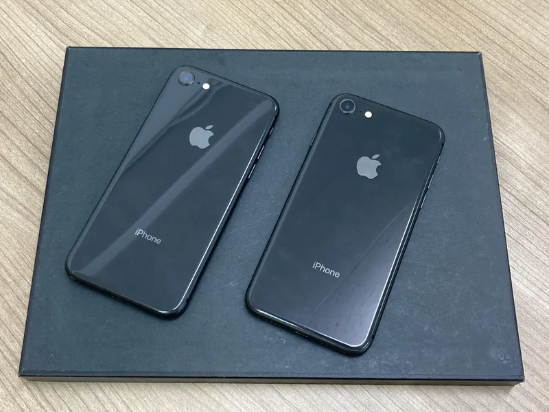 iPhone8 256GB×2台 中古品 1台SIMロック解除済み ワイモバイル