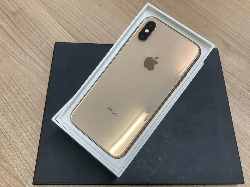 iPhoneXs 256GB SB〇 要バッテリー交換 中古