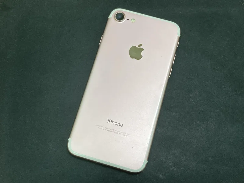 iPhone7 32GB au 〇 中古品【所沢店】