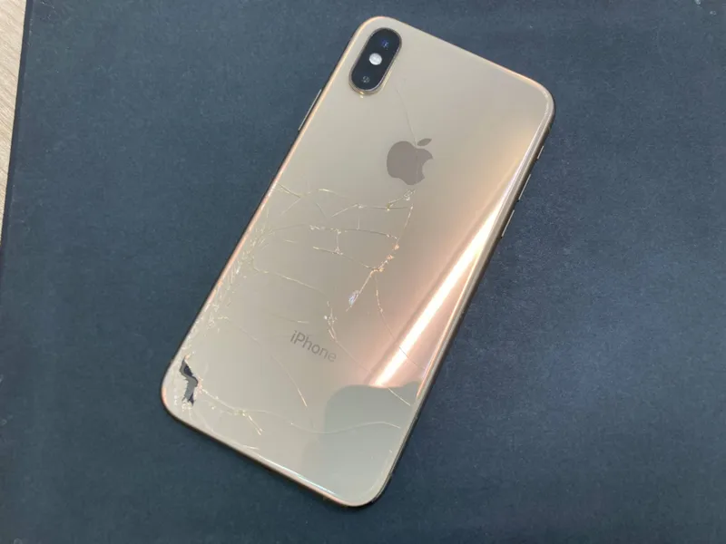 iPhoneXs 64GB SIMロック解除済みドコモ〇 中古品(背面割れ)【所沢店】