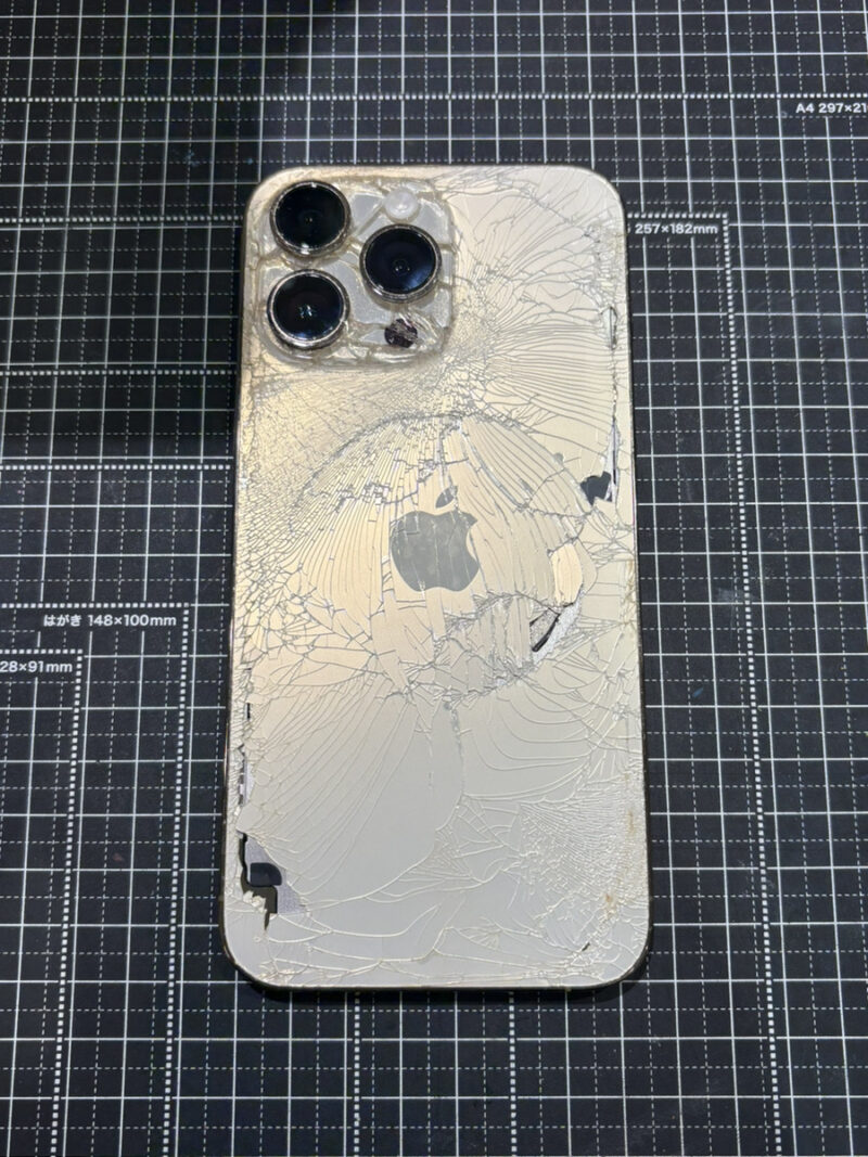 iPhone14ProMax 128GB ゴールド au△ 中古ジャンク品【COCO東急プラザ蒲田店】