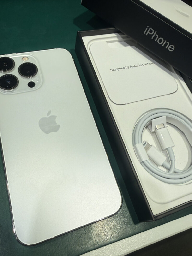 iPhone13Pro  512GB  ホワイト docomo〇 中古【横浜ビブレ店】