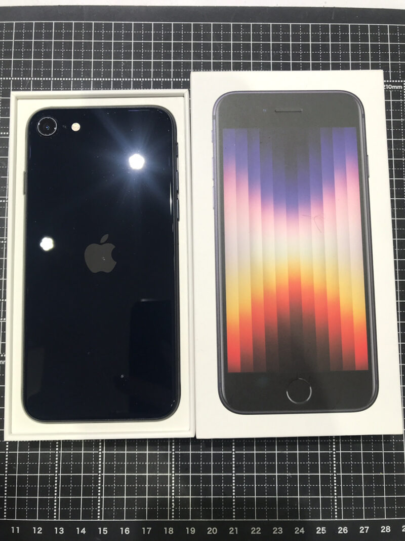 iPhoneSE3 64GB SB〇 中古 本体、箱【COCO東急プラザ蒲田】