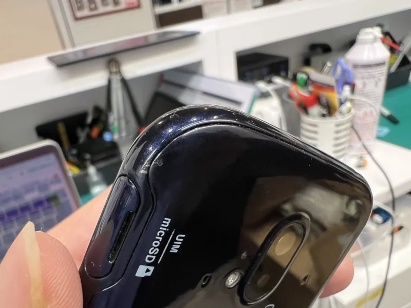 らくらくスマートフォン F52B