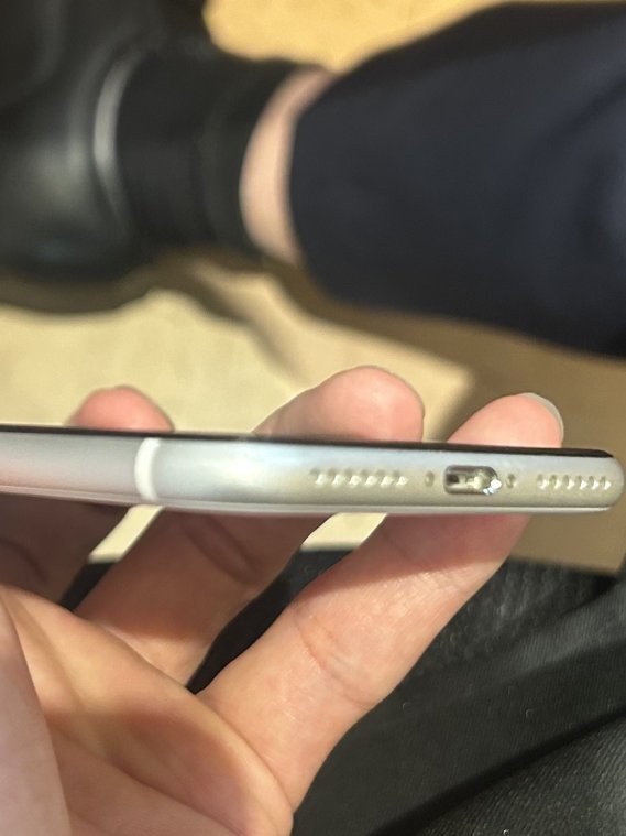 iPhone SE (第2世代) 64GB 9,000円