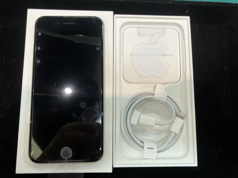 iPhone SE (第3世代) 128GB 24,000円