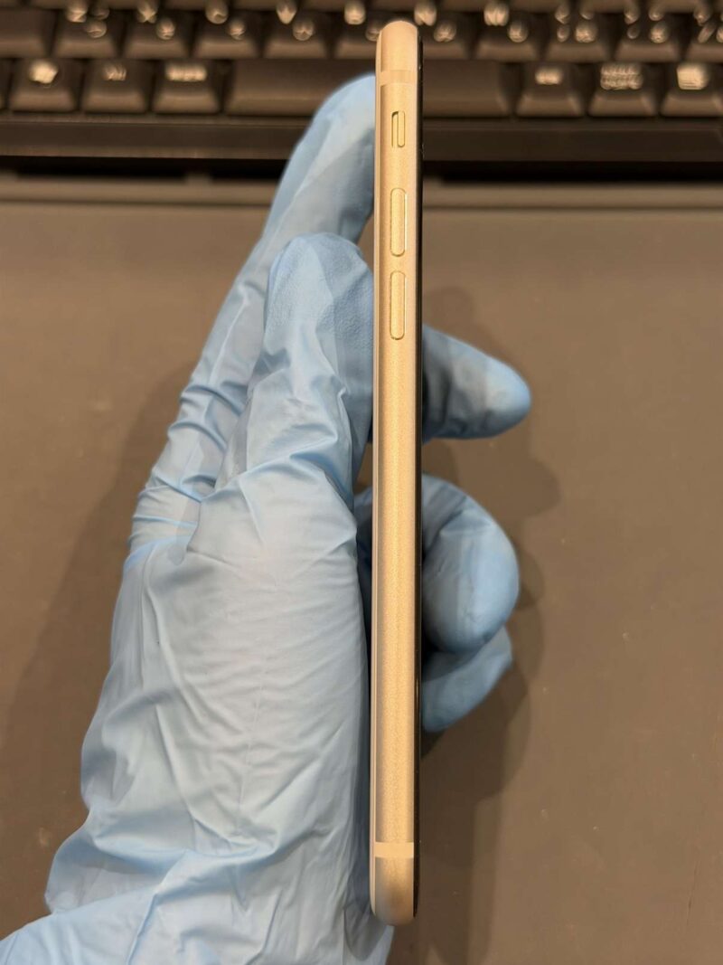 iPhone SE (第3世代) 64GB 16,000円
