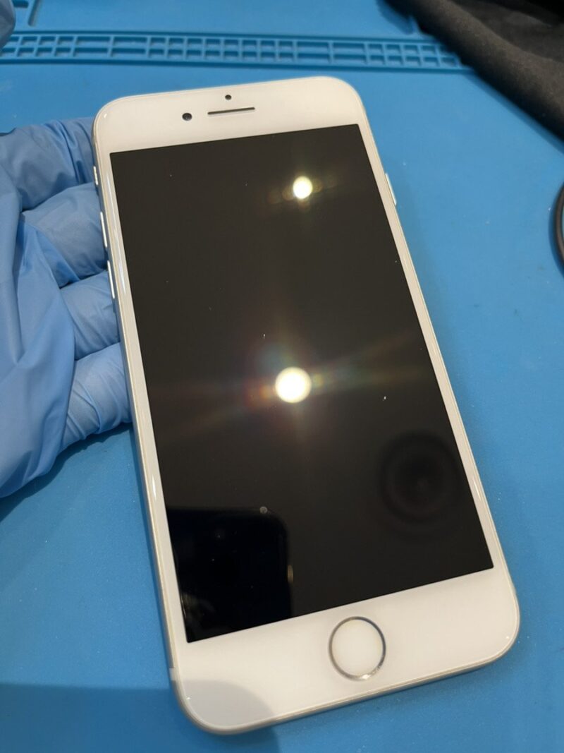 iPhone 8 64GB 4,000円