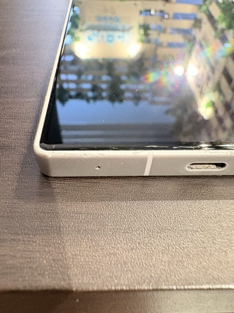 AQUOS R9
