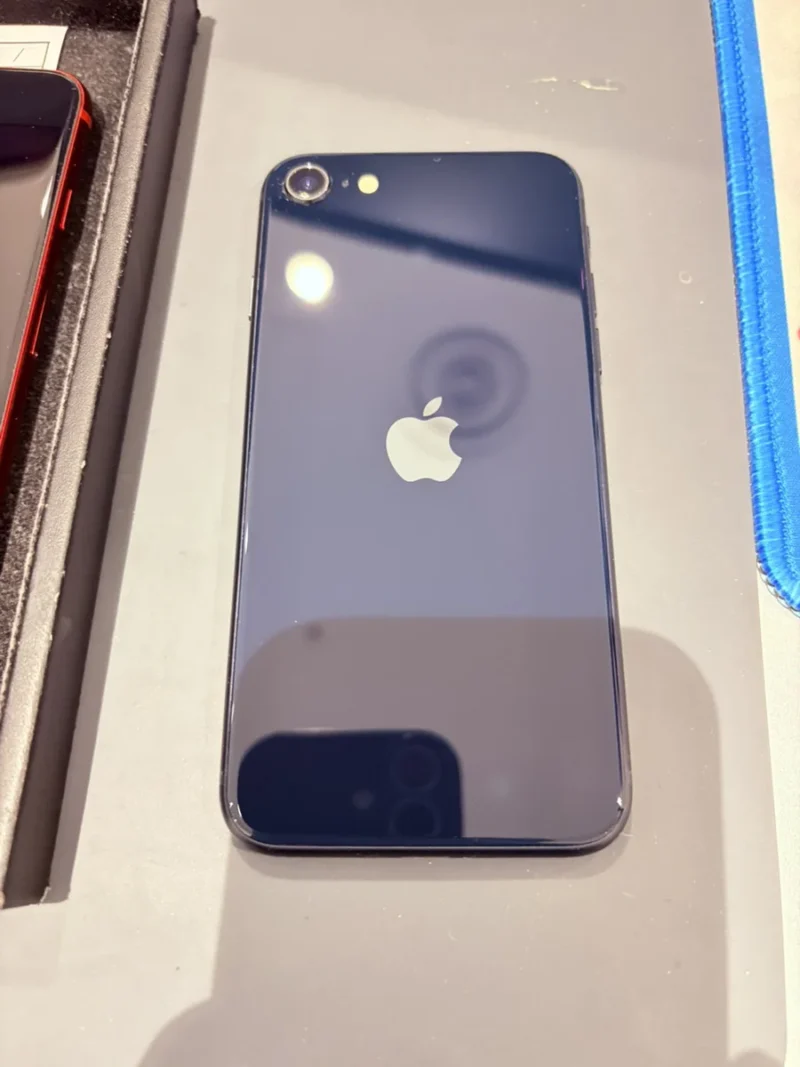 iPhone SE (第3世代) 64GB 14,000円
