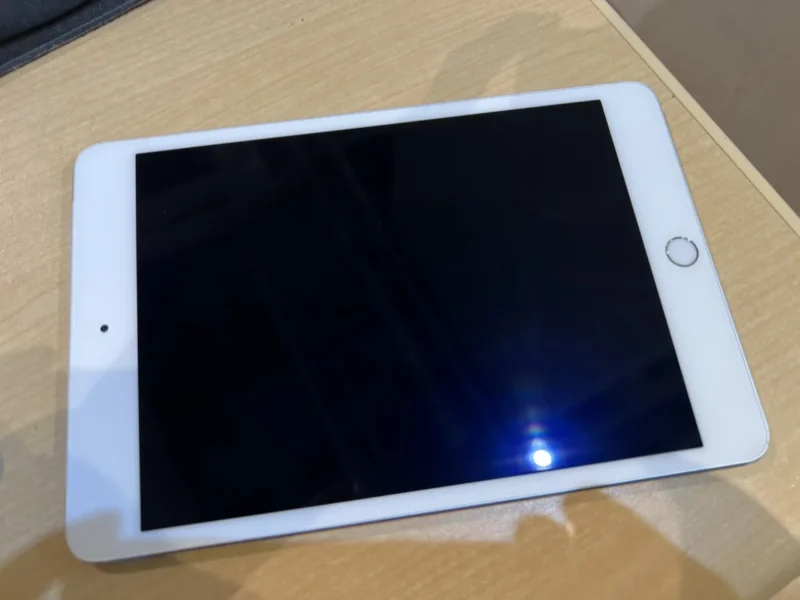 iPad mini4セルラー 128GB 4,000円