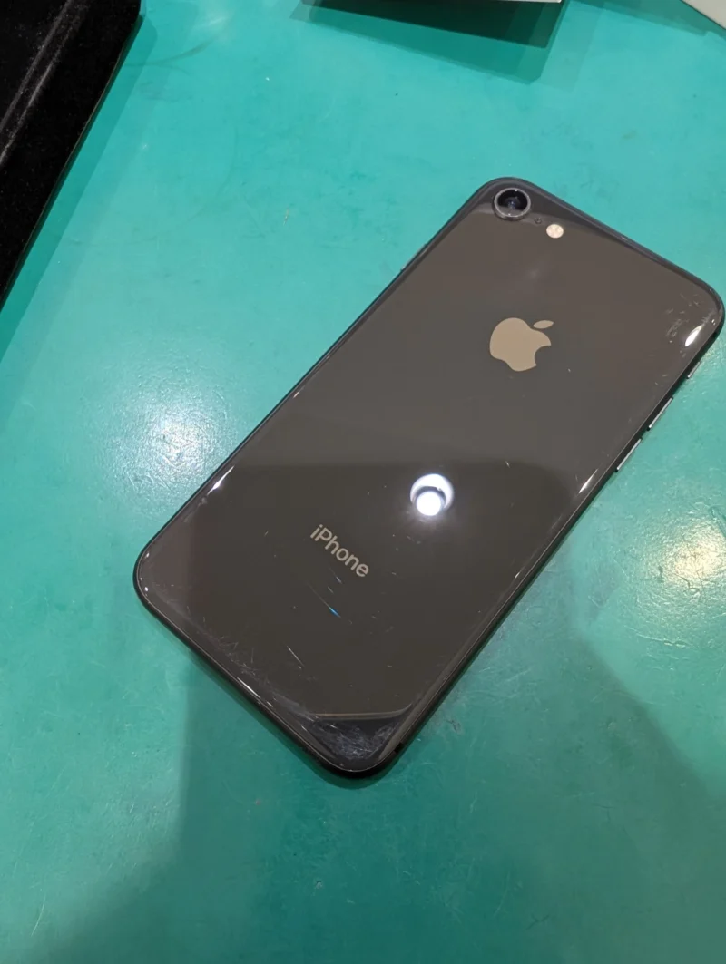 iPhone 8 64GB 4,500円