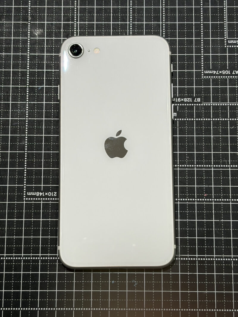 iPhoneSE2 256GB ホワイト 中古 本体のみ au○【COCO東急プラザ蒲田店】