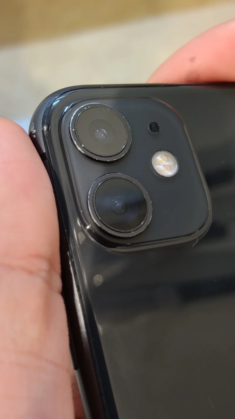 【なんばウォーク店】iPhone 11 64GB を10,000円で買取しました！