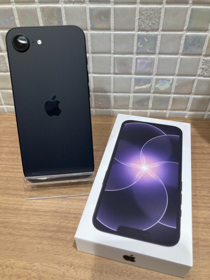 iPhone17e 256GB SIMロックなし箱あり付属品なし　中古美品　【COCOスマホソニック錦糸町PARCO店】