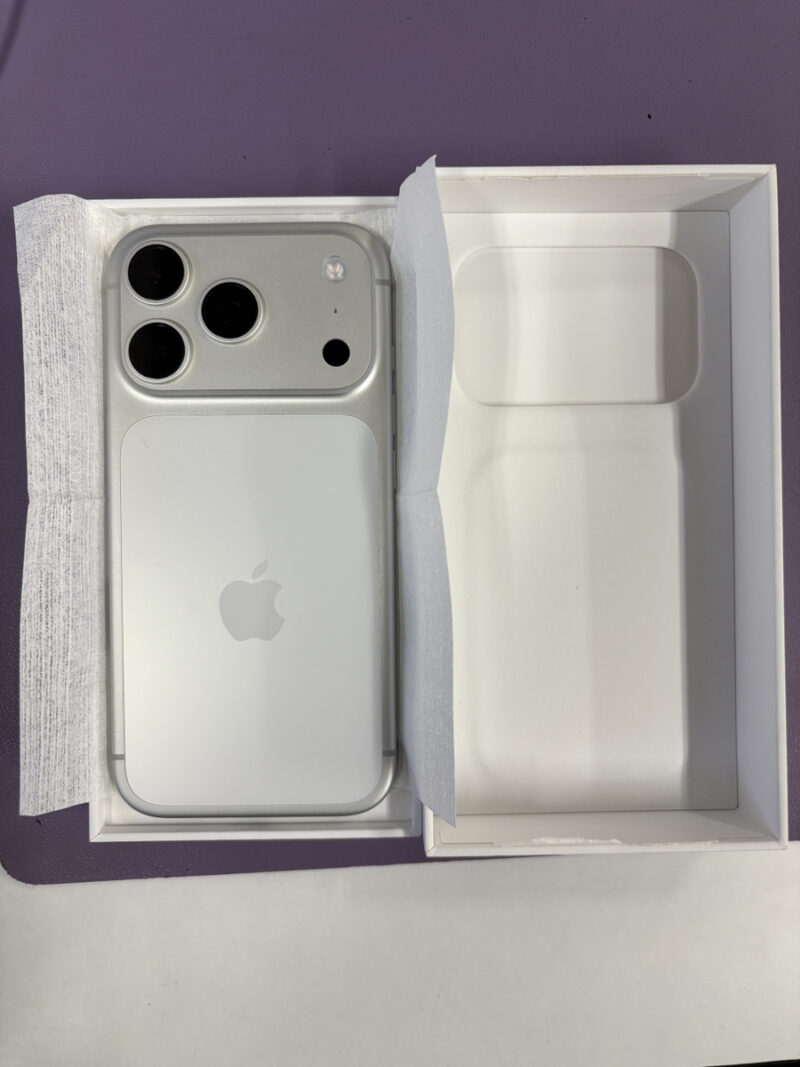 iPhone17pro 512GB シルバー　ソフトバンク⚪︎