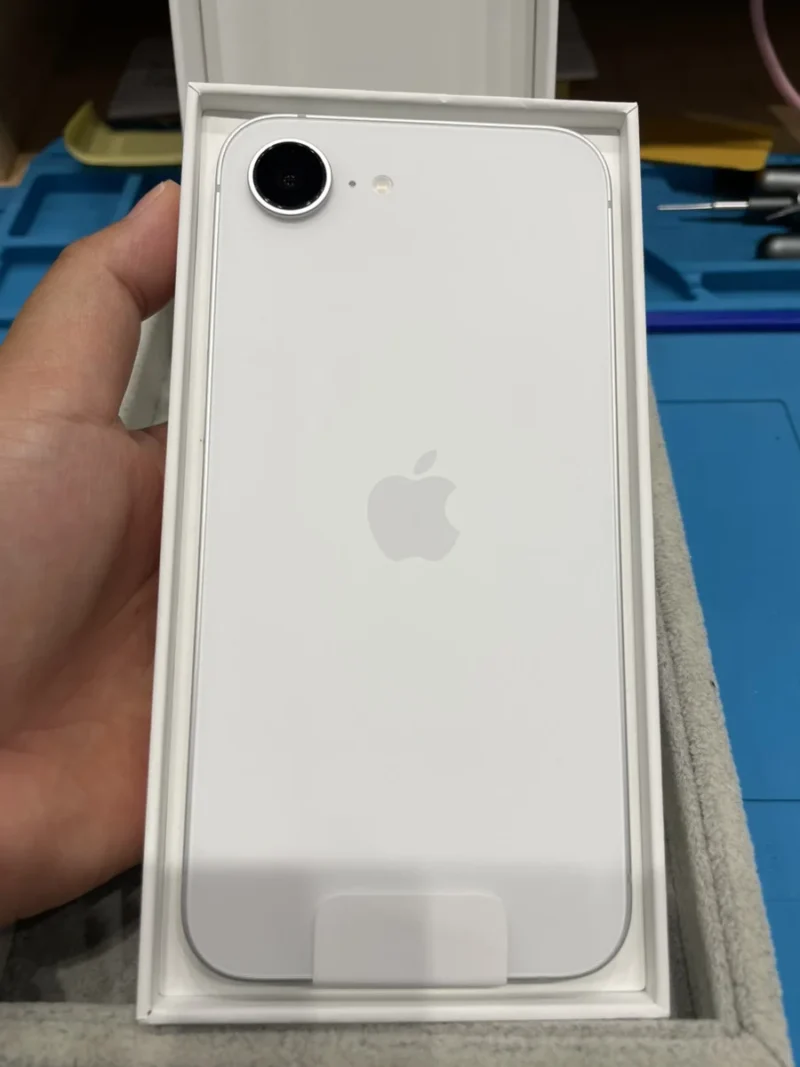 iPhone 16e