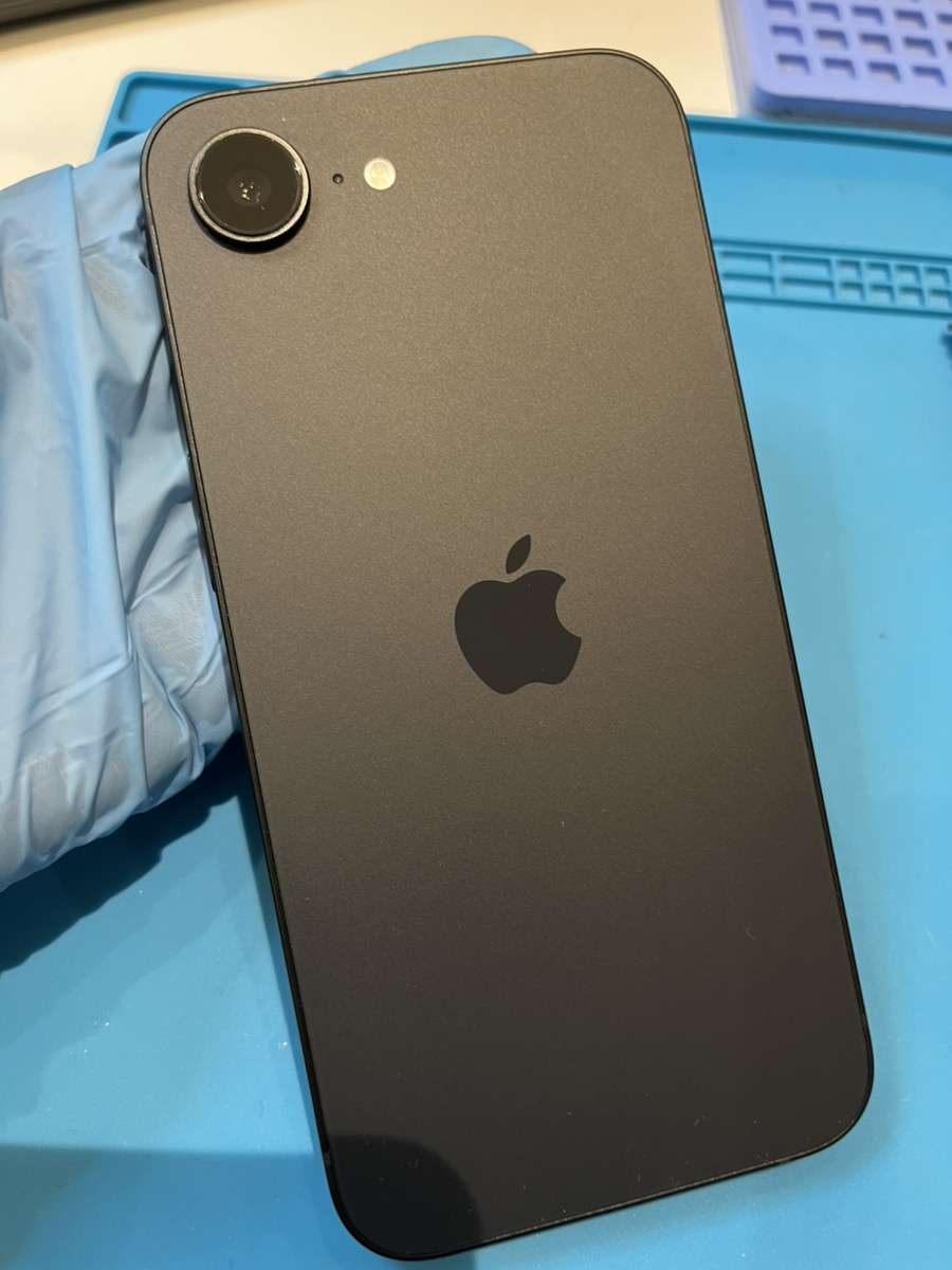 iPhone 16e