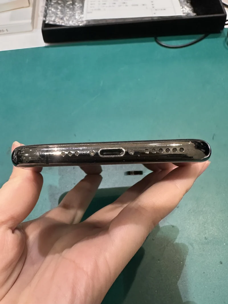 【戸塚モディ店】iPhone Xs 64GB を8,000円で買取しました！
