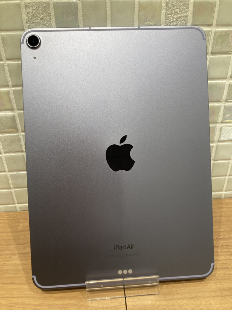 iPad Air第5世代　256GB パープル KDDI〇　中古美品【スマホソニック錦糸町PARCO店】