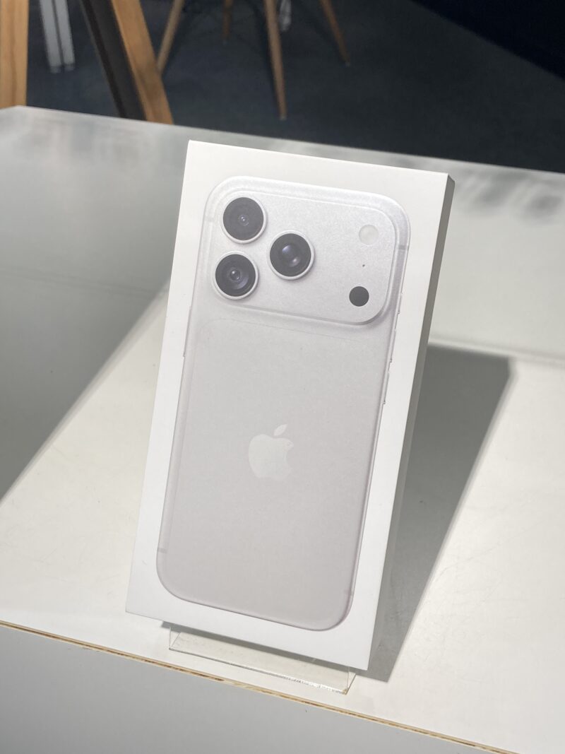 iPhone18Pro 256GB　新品未開封　未アクティベート　SBM⚪︎　【川崎店】